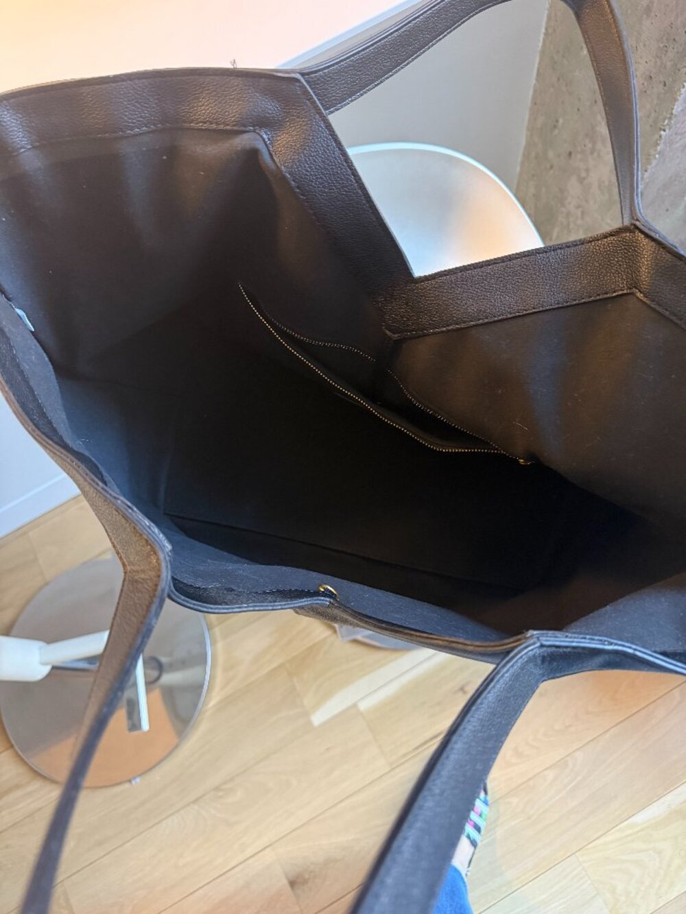 Designer Style tote - Picture 10 of 11
